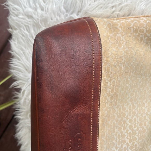 Coach Hampton 2008 Hobo Cream and Brown Shoulder Bag - Picture 9 of 10